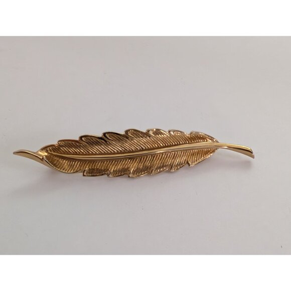 Coro Gold-Tone Feather Brooch Pin Vintage Design 2.75" Long Elegant - Picture 1 of 5